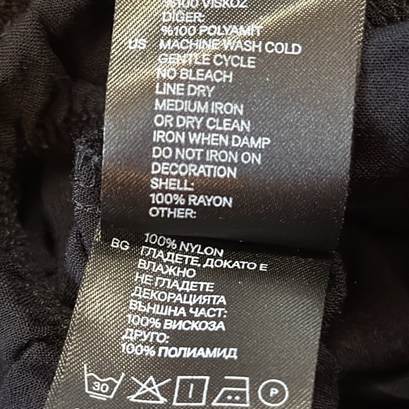 Divided H&M Women’s 8 Lacy Rayon Blend Long Sleeve Elastic Waist V Neck Jumpsuit - Picture 8 of 8